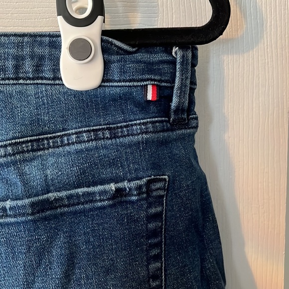 Tommy Hilfiger embroidered denim shorts - Picture 4 of 6